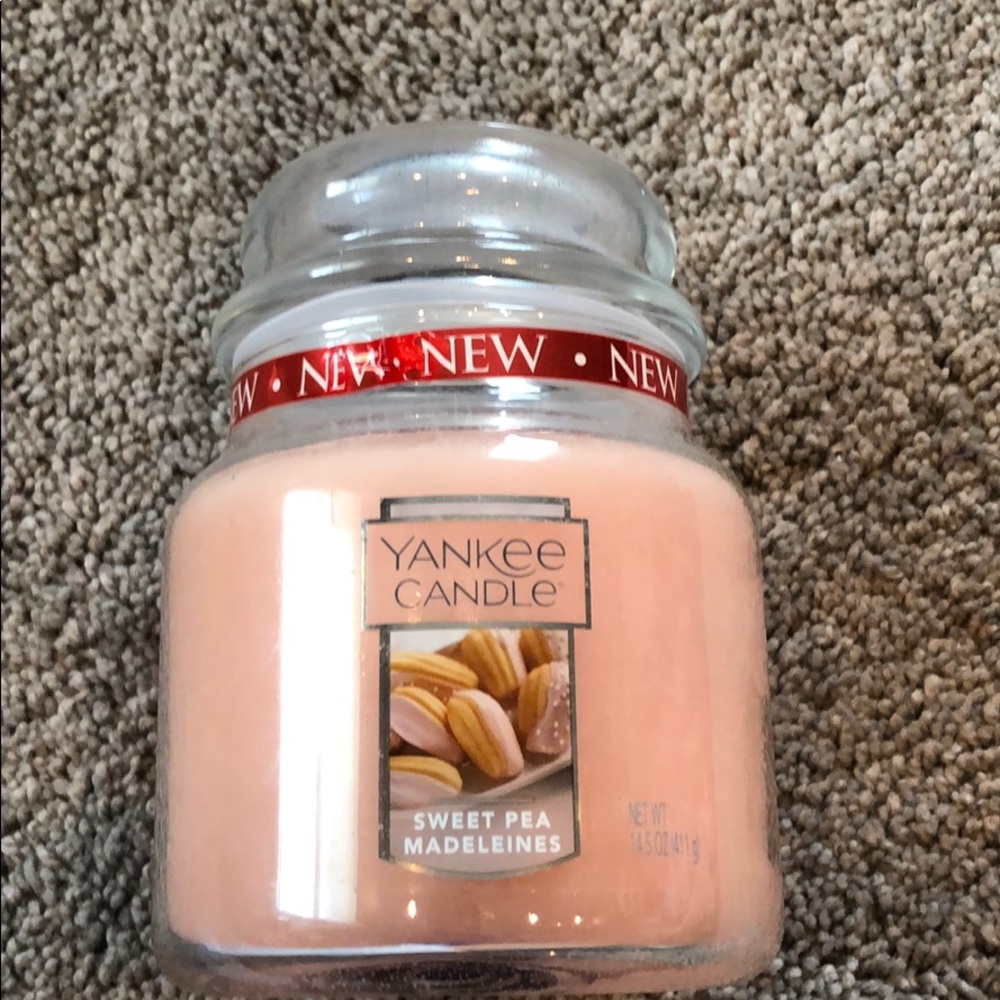 NWT 2-Yankee Candle 14.5 Ounce Medium Candles